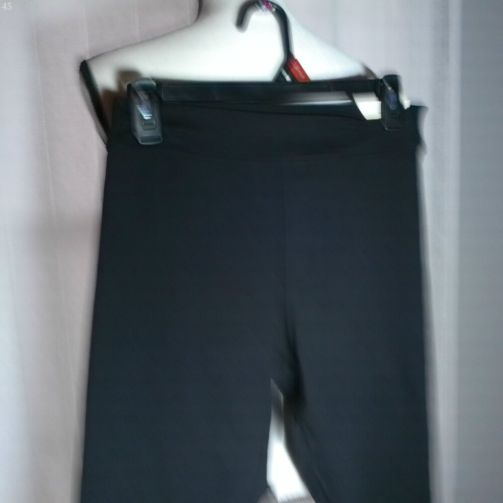 AERIE NWT The Hugger Black Capri Pants L - Picture 2 of 10